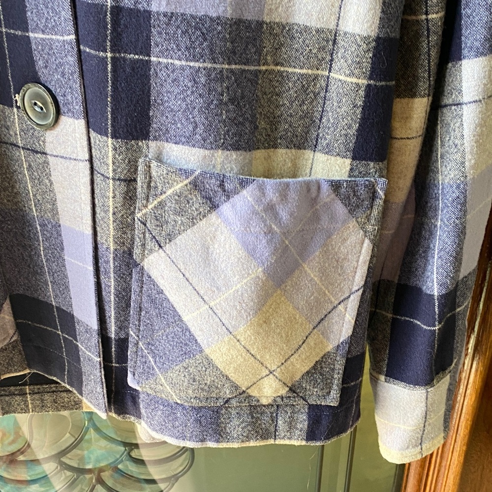 100% virgin wool Pendleton Navy and Beige Plaid Shirt - Picture 5 of 16